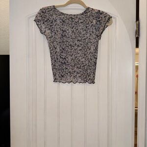 American Eagle Outfitters Black and Gray Floral Short Sleeve Top